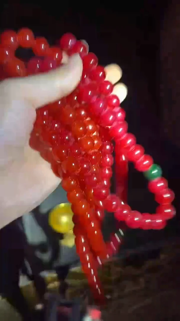 和田玉未镶嵌颈饰长串.1条.红