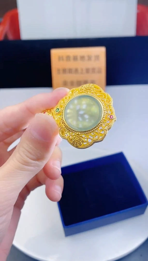 颈饰未镶嵌翡翠