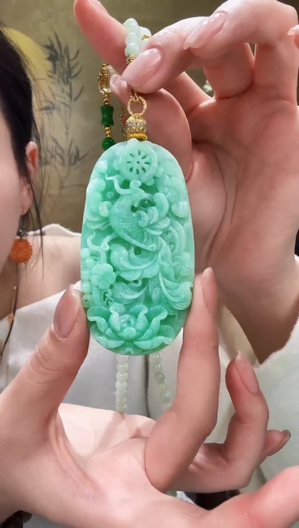 颈饰未镶嵌翡翠吊坠