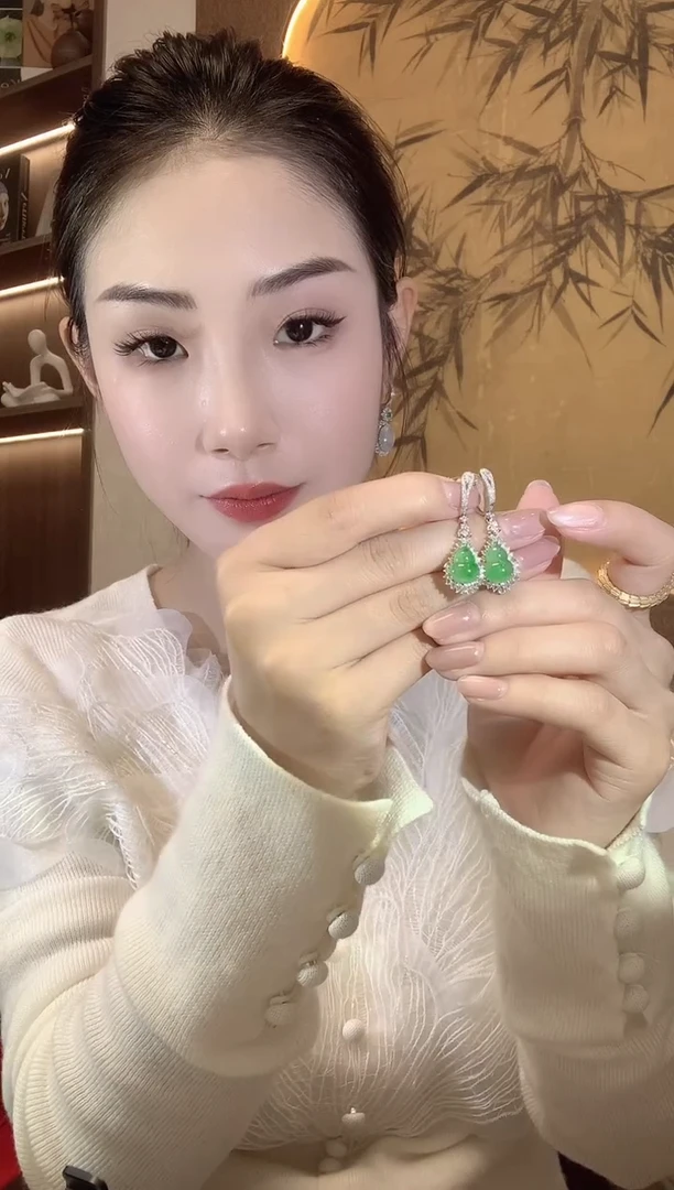 【闪购商品】翡翠耳饰18K金镶嵌Q1翡翠