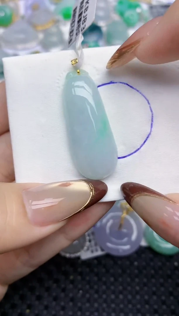 颈饰18K金镶嵌翡翠   天然翡翠A货  百元以上9米证书费自理