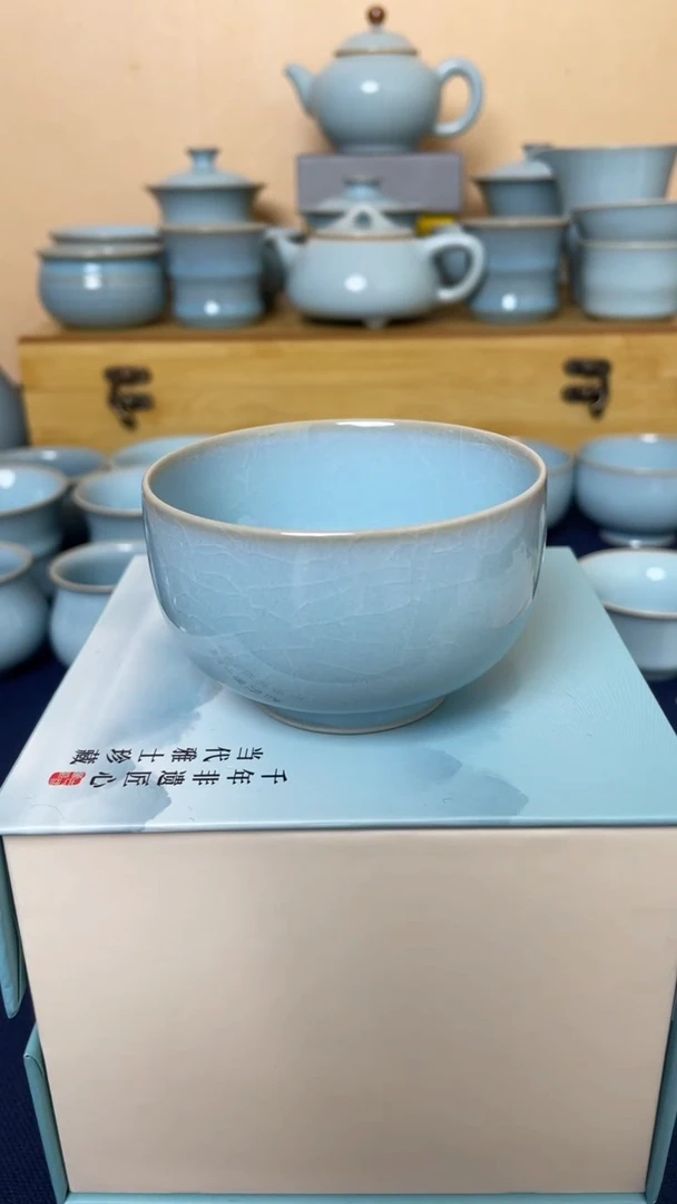 杯子天青釉卷足罗汉 杯