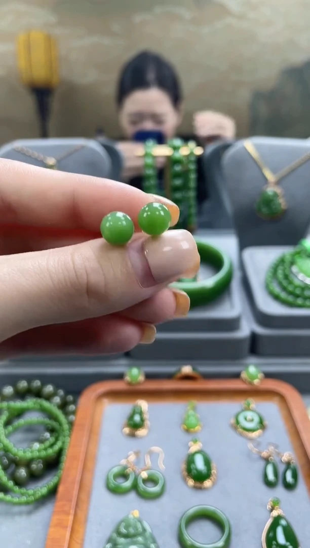 银S925镀金镶嵌和田玉耳饰银S925镀金镶嵌 和田玉 耳饰