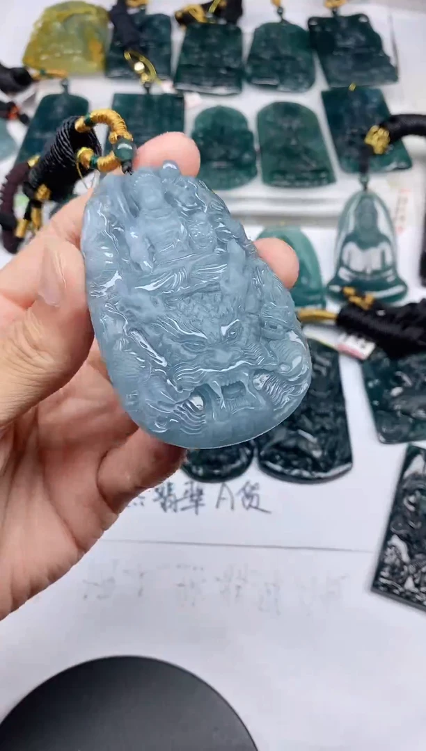 颈饰未镶嵌翡翠