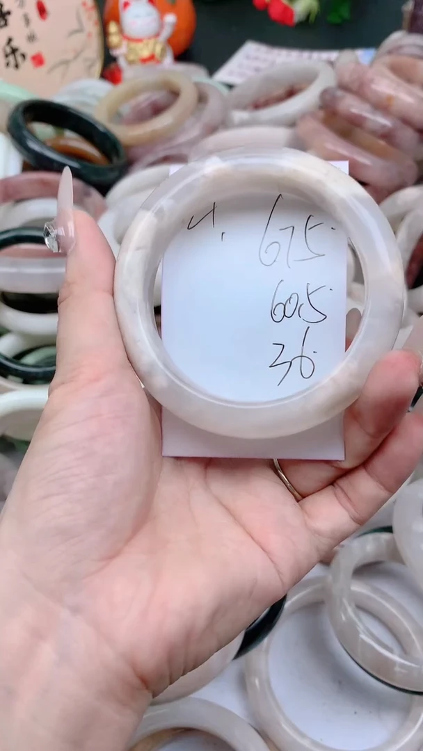 石英质玉手镯未镶嵌675
