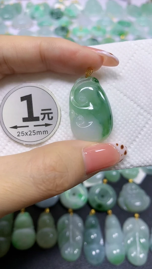颈饰18K金镶嵌翡翠天然翡翠A货