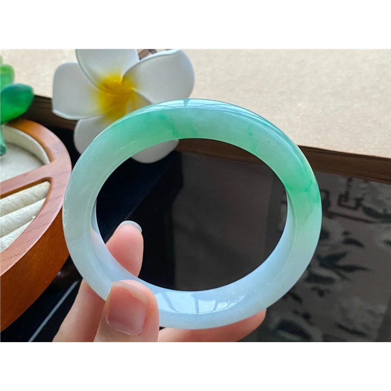 天然翡翠手镯704批5190号55.3-12-8.3 翠阳绿正圈天然翡翠手镯
