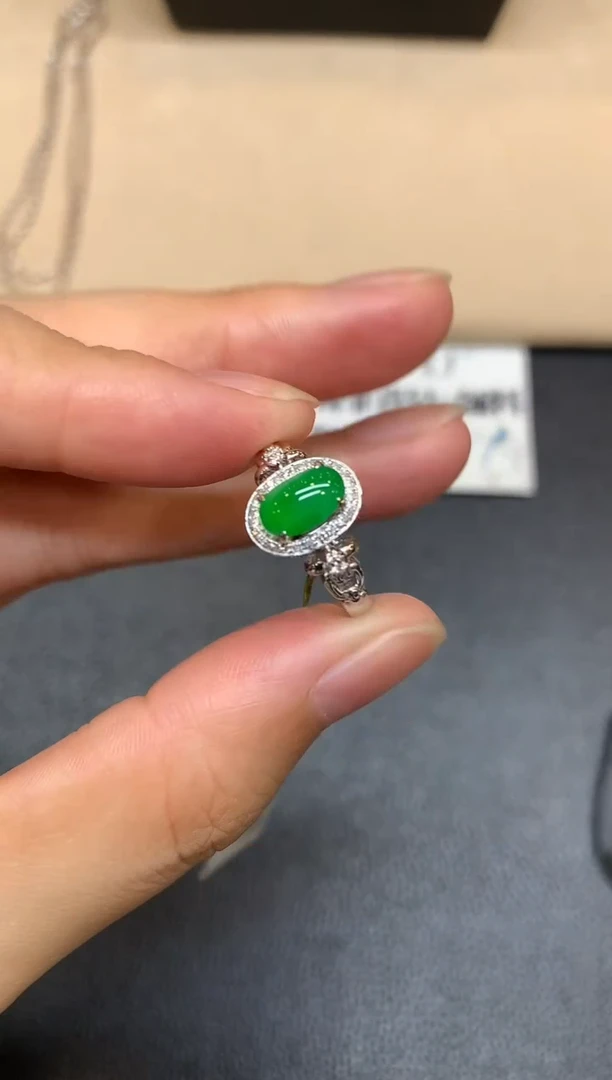 18K金镶嵌戒指翡翠蛋面【无服务费