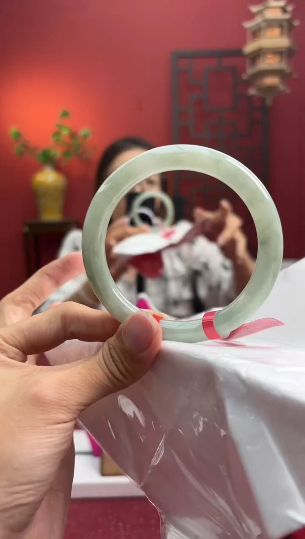未镶嵌手镯（圆镯）翡翠翡翠手镯9
