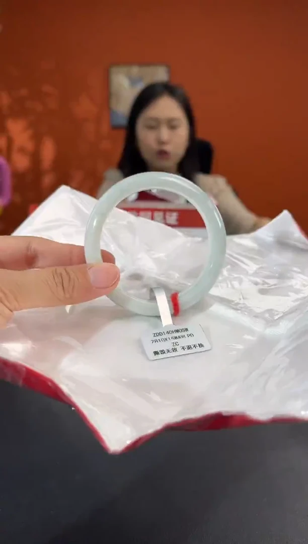 未镶嵌手镯翡翠3    55.2