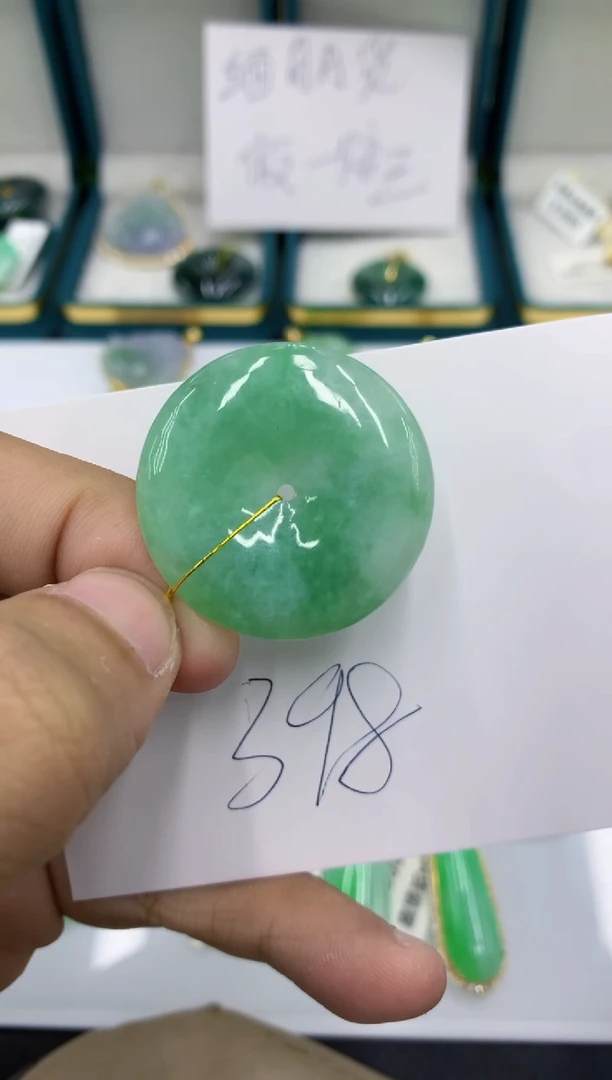 颈饰未镶嵌翡翠S****_翡翠