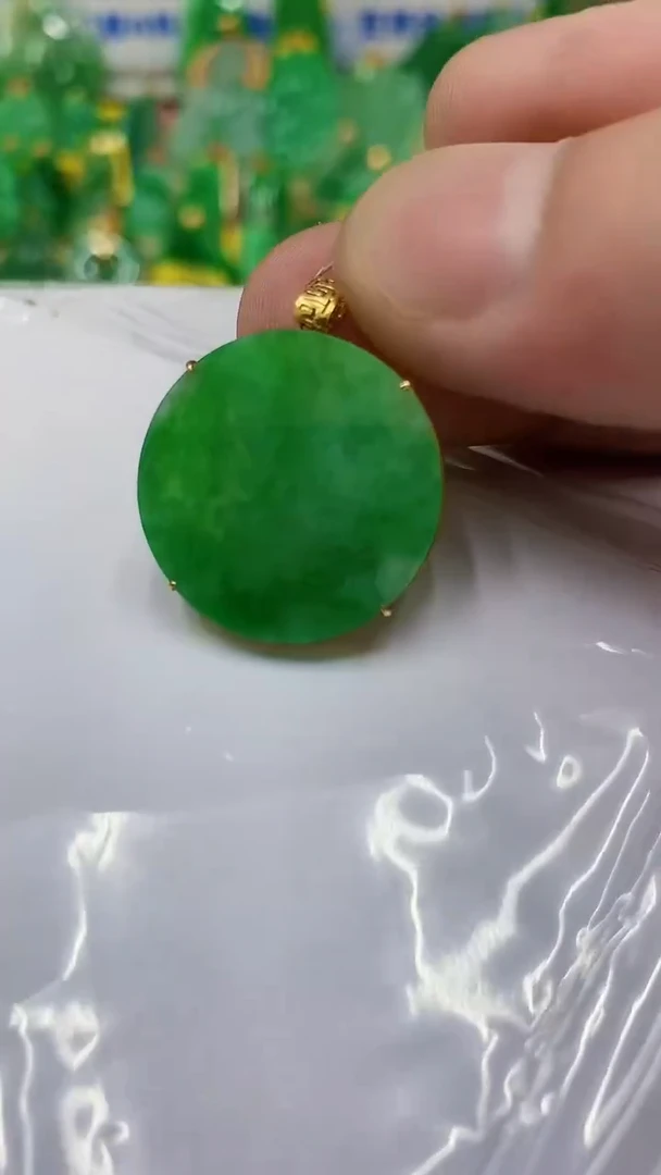 翡翠18K金镶嵌颈饰挂件