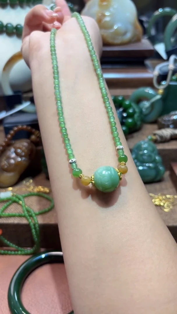 颈饰未镶嵌和田玉（碧玉）1