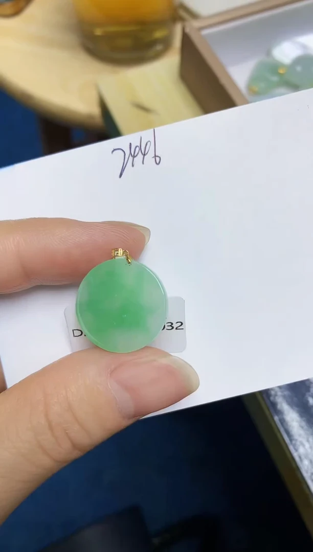 翡翠18K金镶嵌颈饰 天然翡翠A货