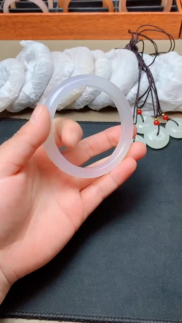 未镶嵌手镯石英质玉97-6162