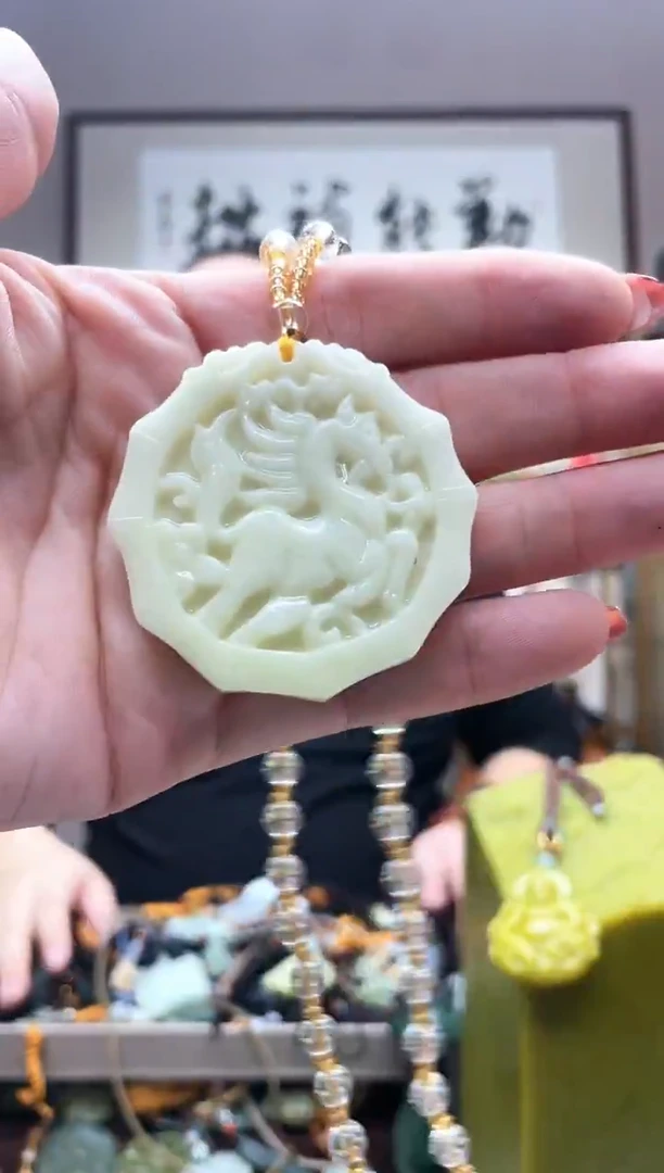 未镶嵌岫玉吊坠··