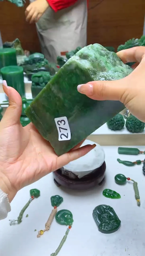 未镶嵌和田玉摆件1
