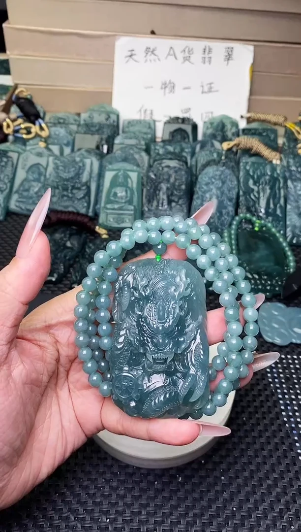 颈饰未镶嵌翡翠