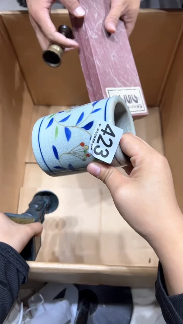 瓷片哇**哈423........0...