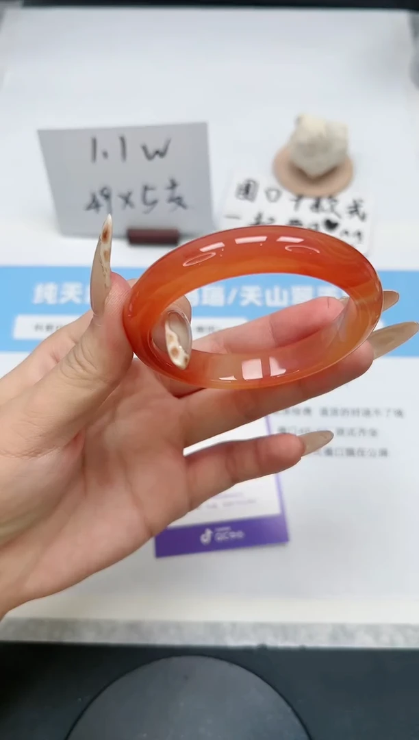 【闪购商品】石英质玉手镯未镶嵌63/锦鲤