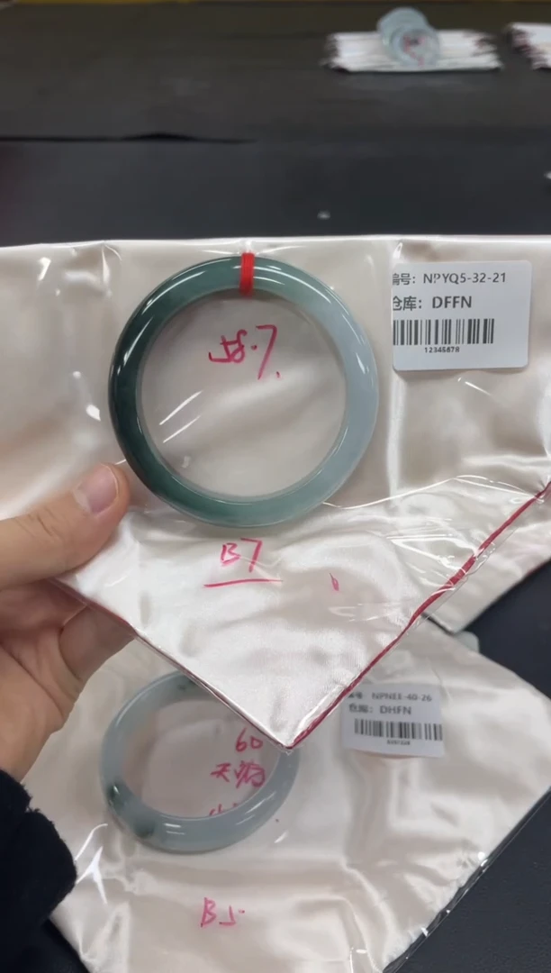 未镶嵌手镯翡翠翡翠手镯