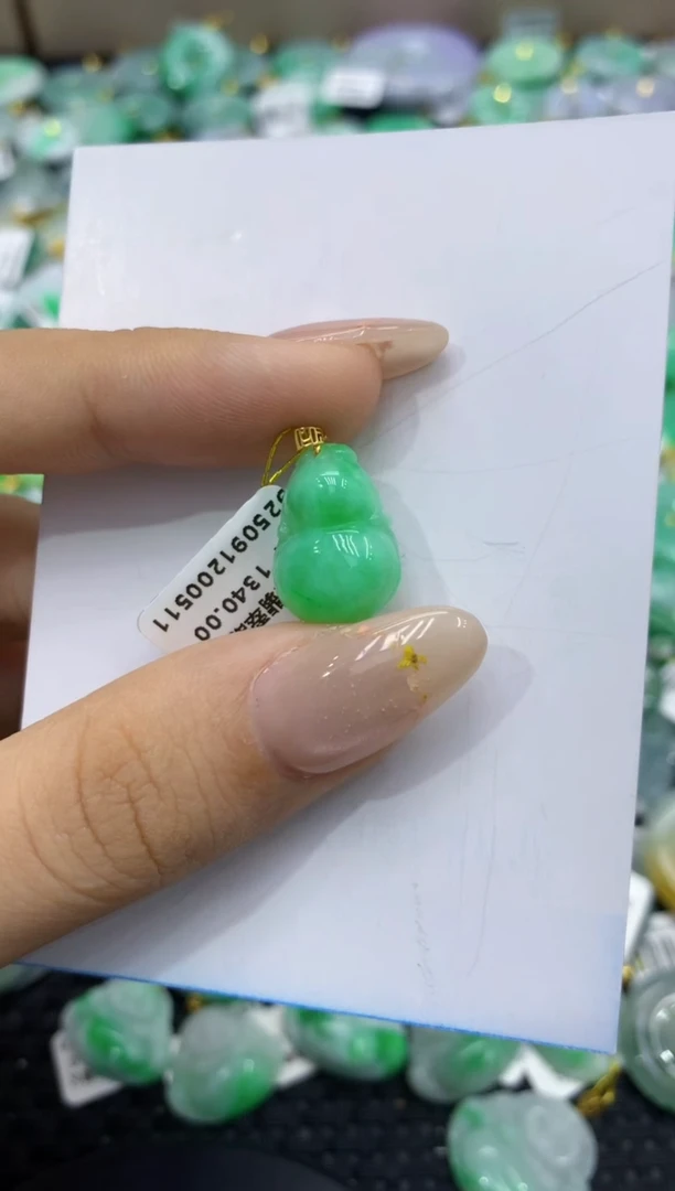 颈饰18K金镶嵌翡翠天然缅甸翡翠A货