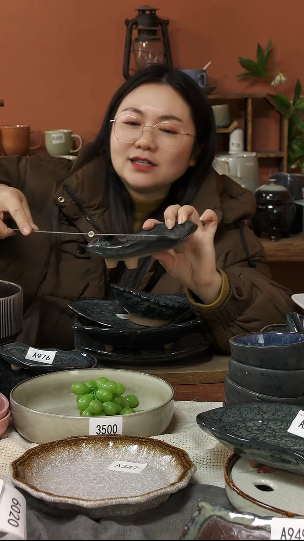 陶瓷A983陶瓷窑变黑绿四足一个微瑕