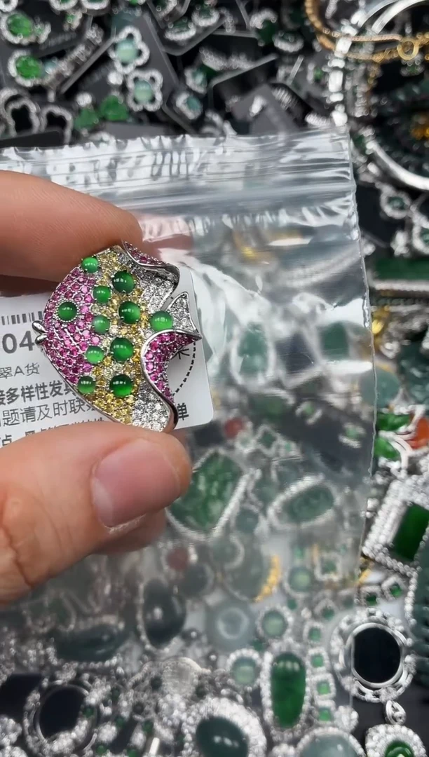 颈饰未镶嵌翡翠U504胸针
