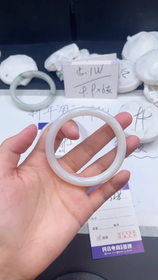 【闪购商品】石英质玉手镯未镶嵌328/55.6