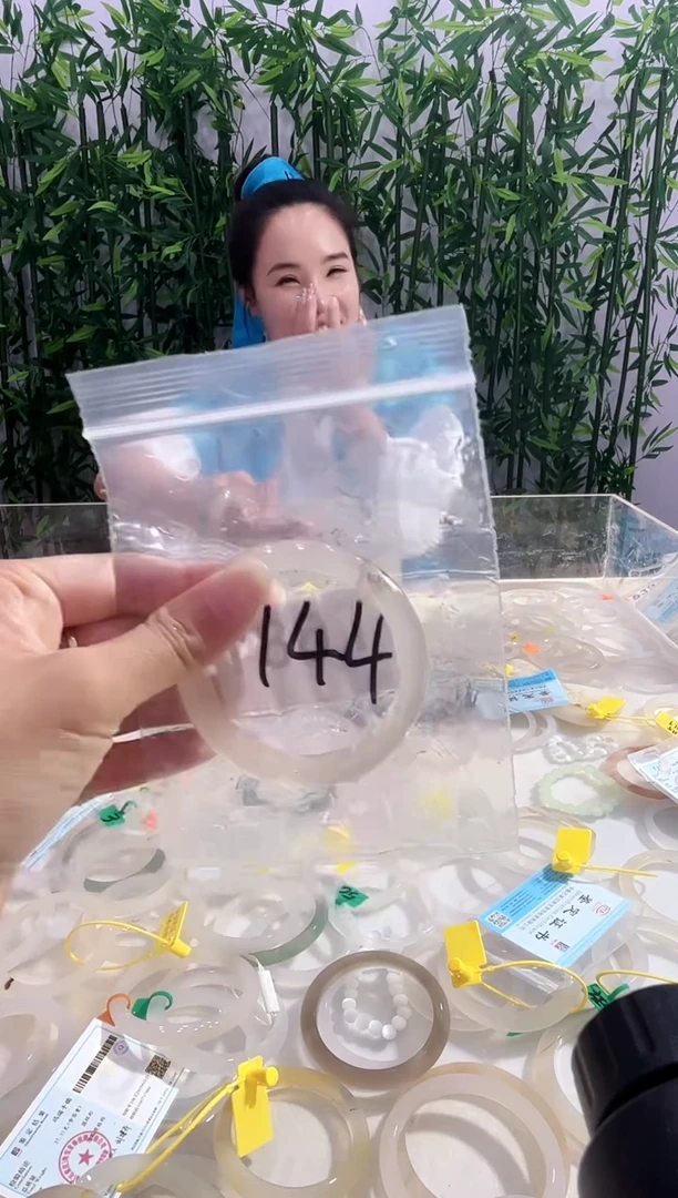 玛瑙/玉髓手镯未镶嵌144