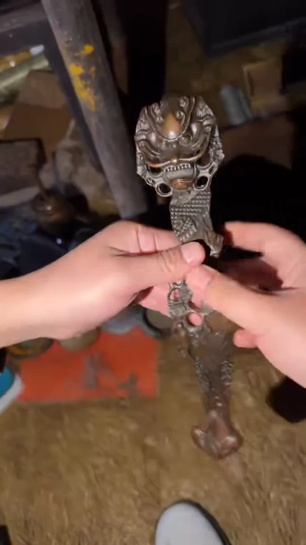 香榧木铜如意===