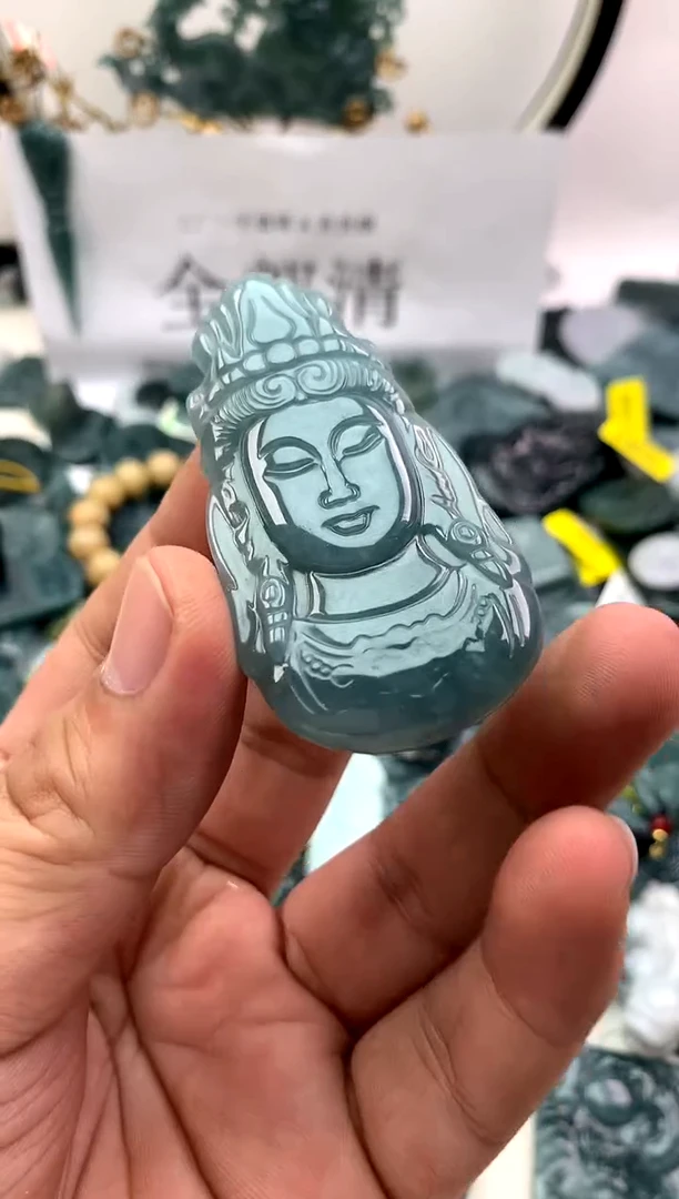 翡翠未镶嵌颈饰观音首