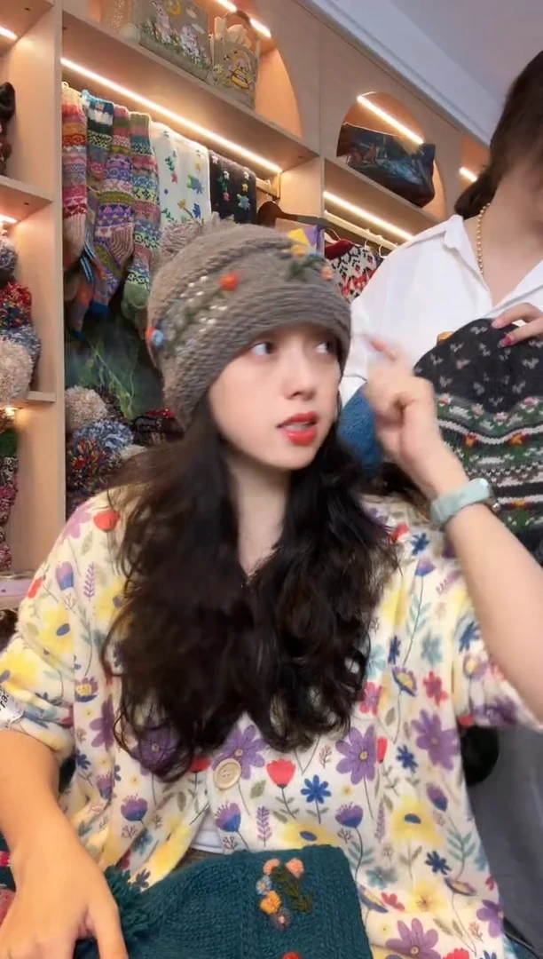 深灰色刺绣单球帽