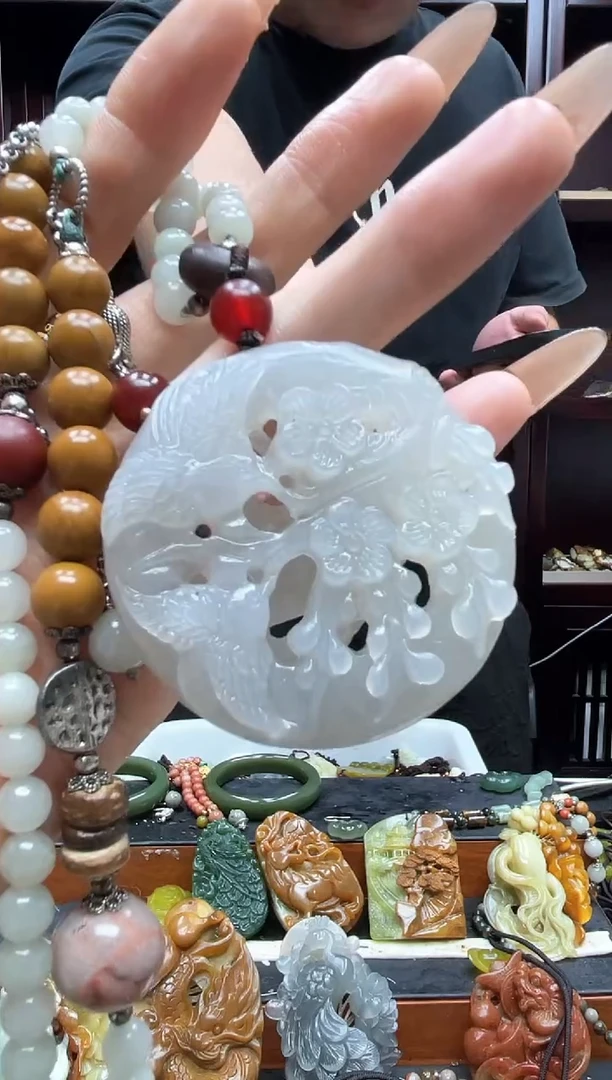 颈饰未镶嵌和田玉·