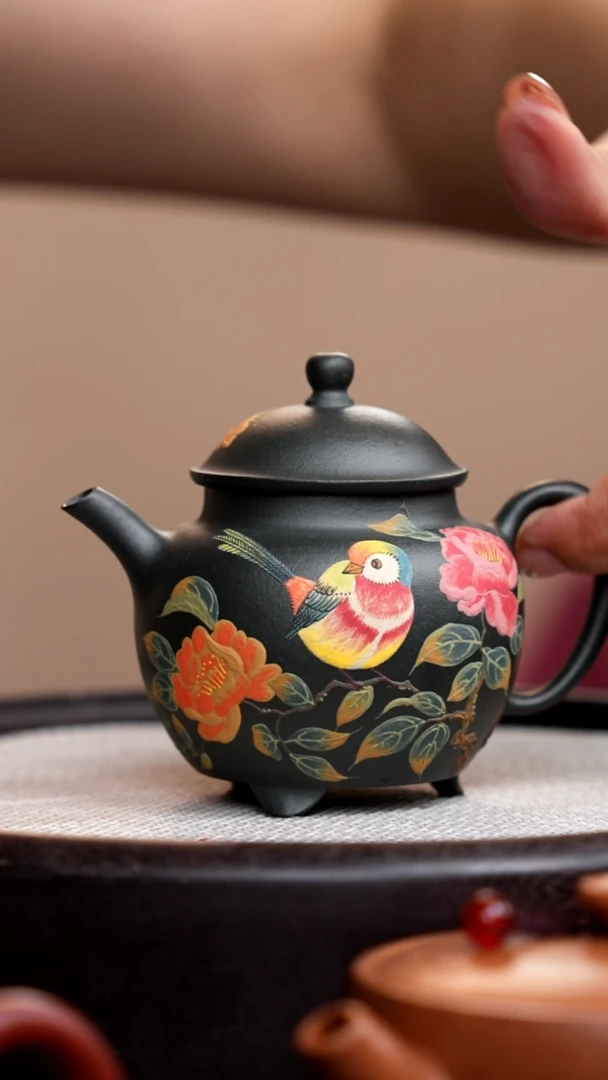 茶壶紫砂九龄君子兰三足宫灯泥绘花鸟