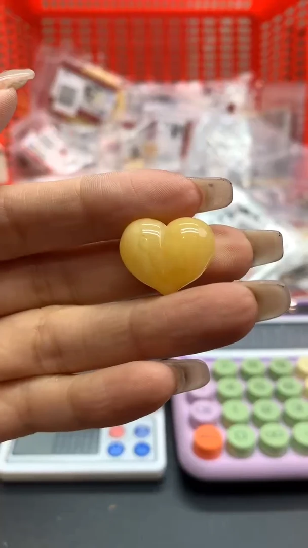 未镶嵌琥珀珠宝奇石372