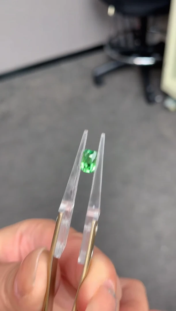 【闪购商品】石榴石（沙弗莱）裸石未镶嵌1.1ct沙弗莱