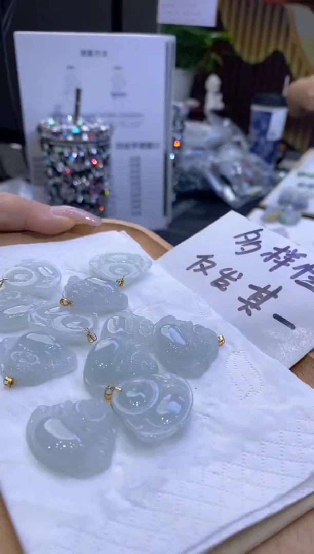 翡翠18K金镶嵌颈饰多样性仅发其一9502