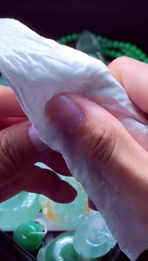 未镶嵌定制翡翠天****?翡翠毛货定制