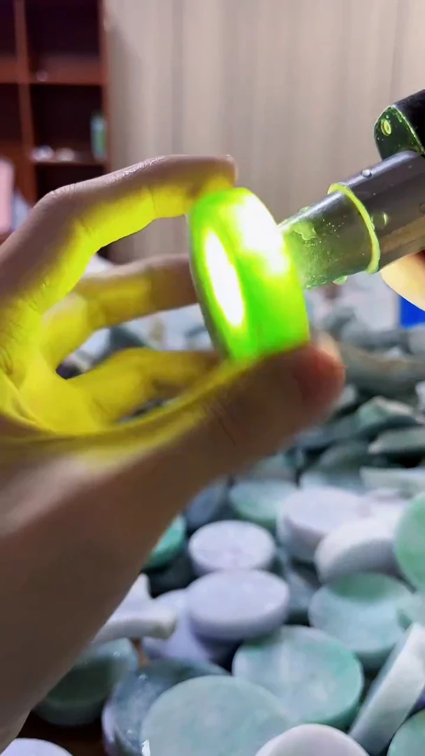 翡翠裸石缅甸翡翠A货文7566
