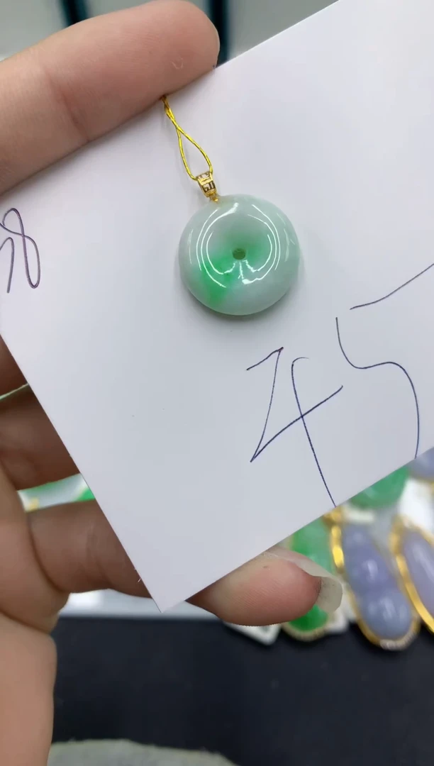 【闪购商品】翡翠颈饰18K金镶嵌翡翠