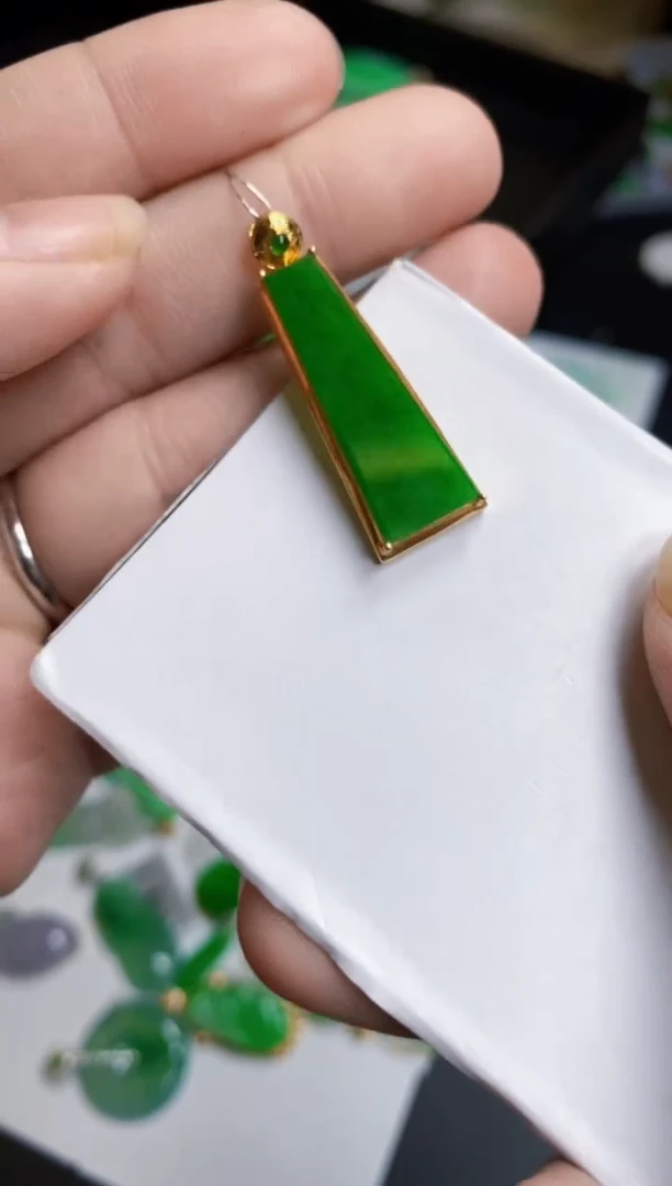 【闪购商品】翡翠颈饰18K金镶嵌无事牌