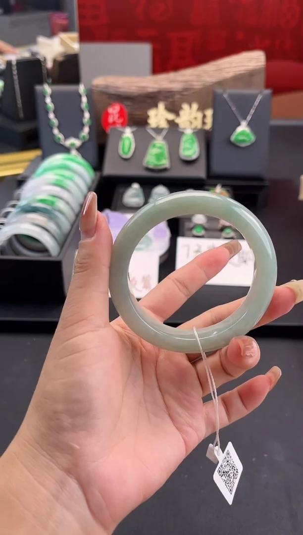 翡翠手镯未镶嵌手镯