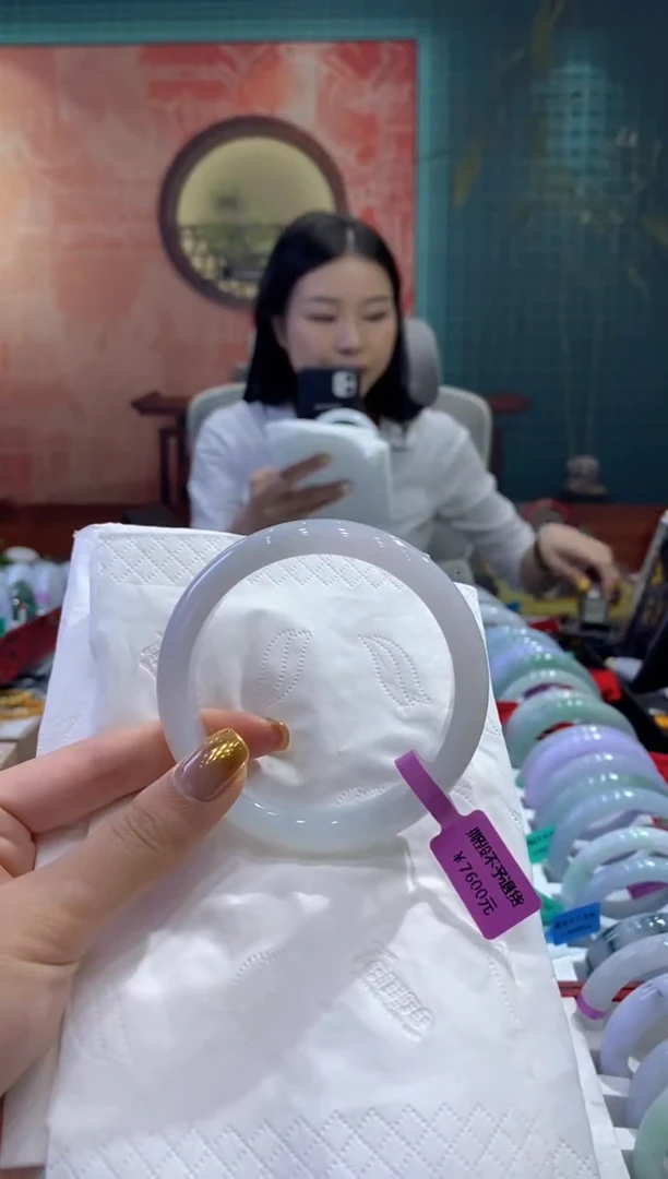 翡翠手镯未镶嵌多人06640