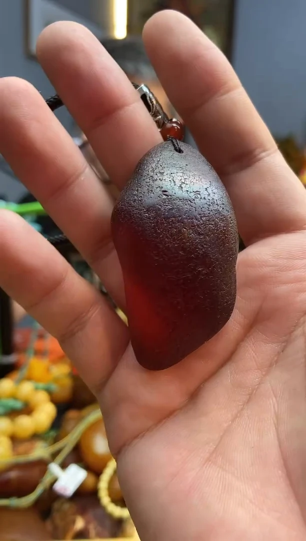 未镶嵌颈饰琥珀吊坠