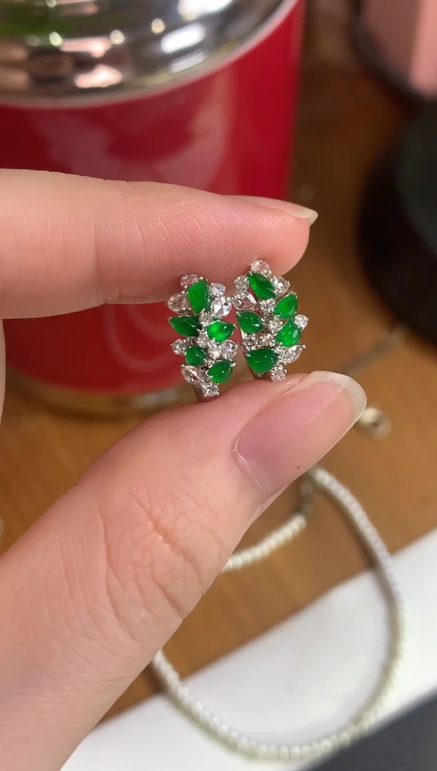 翡翠18K金镶嵌耳饰绿随形耳包