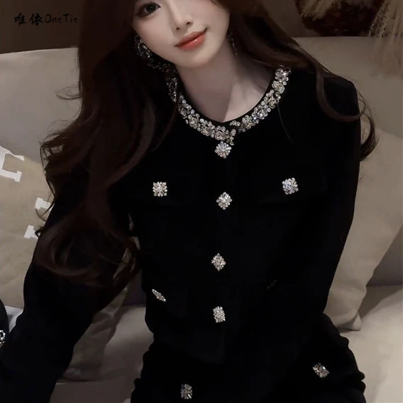 高级感名媛气质小香风套装秋冬新款千金风钉砖外套衬衫短裙三件套