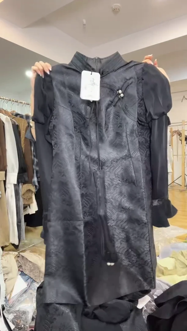 L码     125斤  纱袖连衣裙