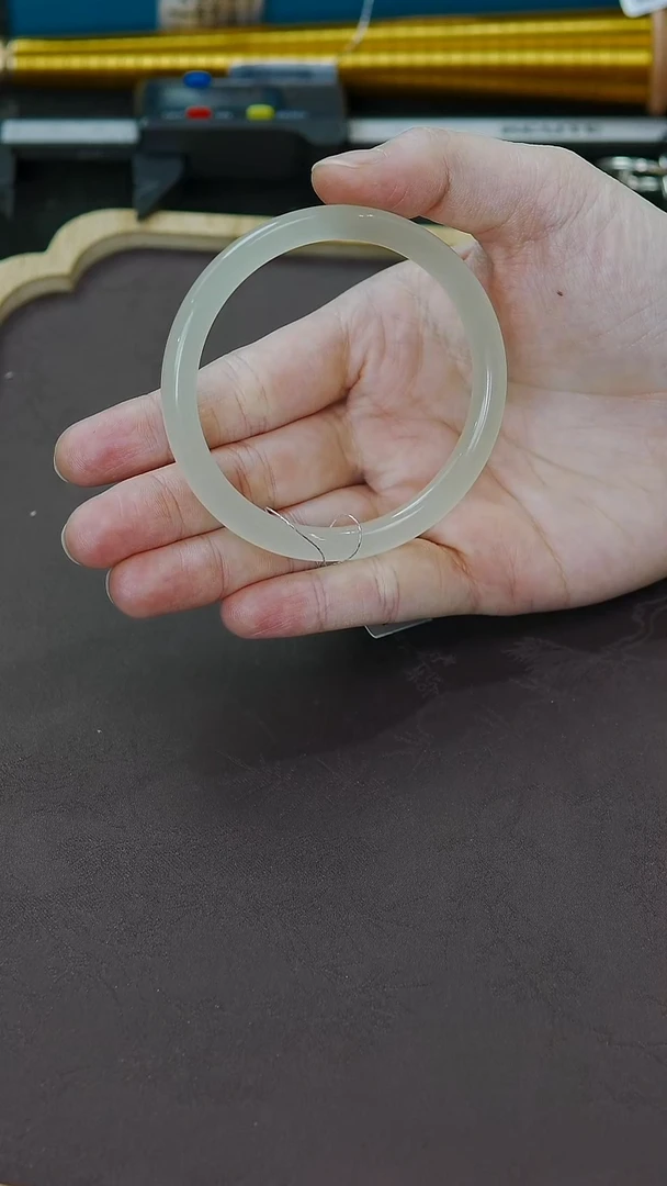 未镶嵌手镯和田玉55+圈口 冰胶茶晴手镯