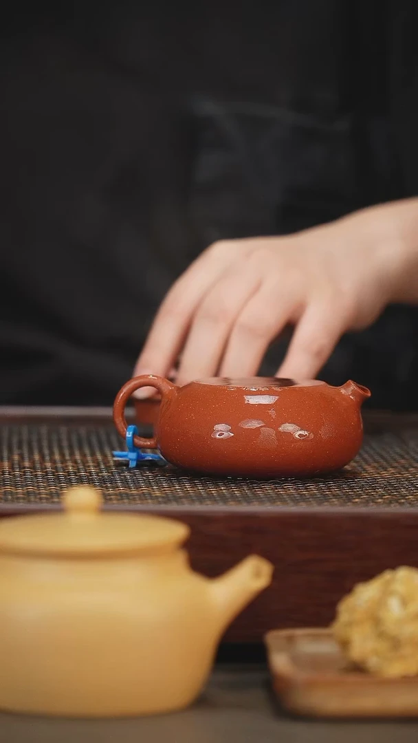 茶壶紫砂扁西施 红降坡